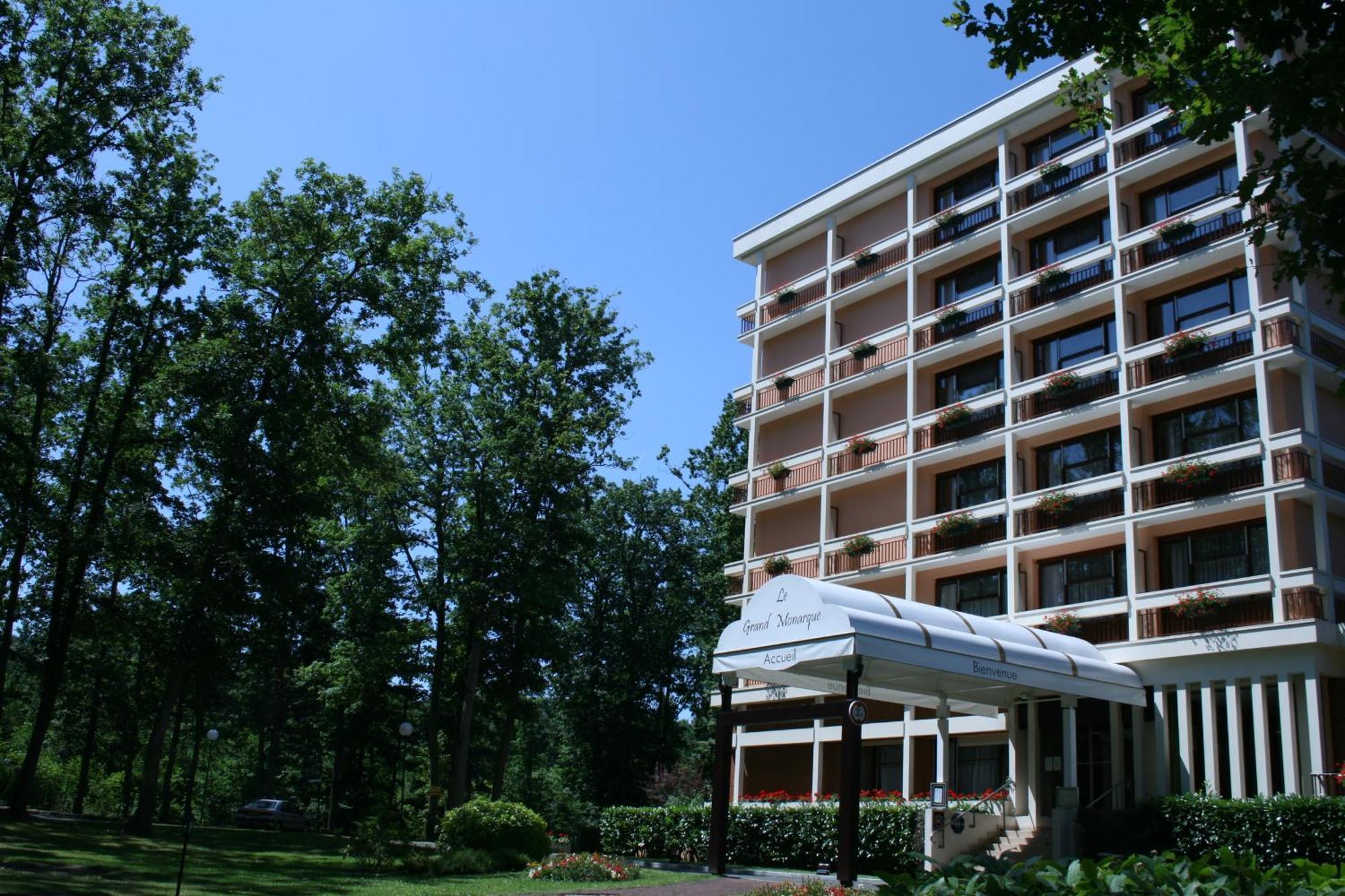 Hotel Le Grand Monarque Melun Exteriér fotografie